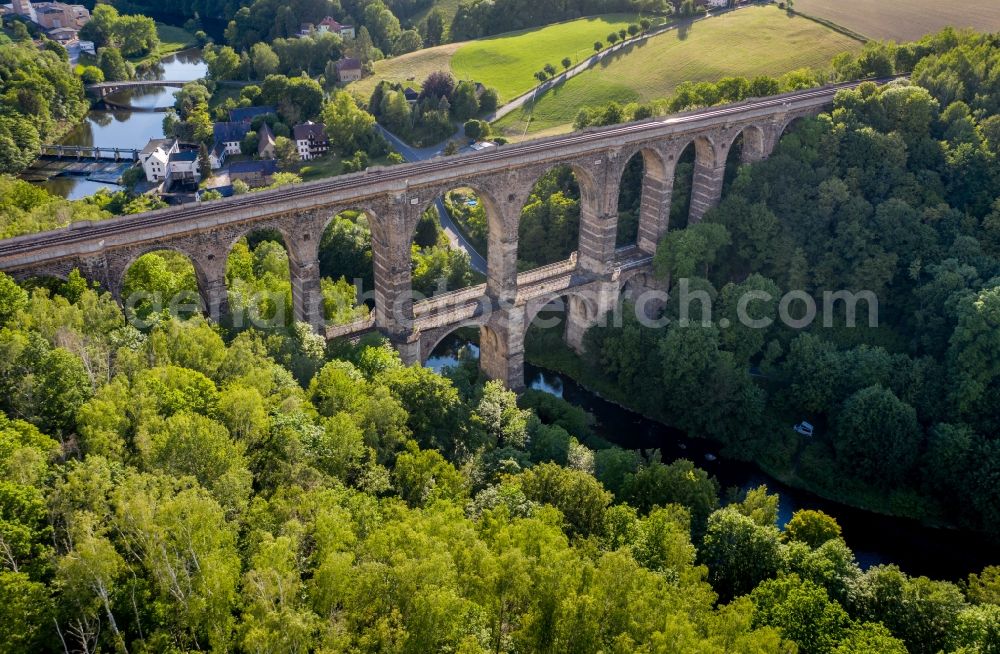 Aerial photograph Göhren - Viaduct of the railway bridge structure to route the railway tracks in Goehren in the state Saxony, Germany