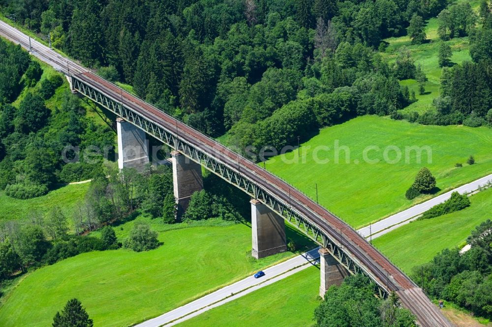 Aerial photograph Labermühle - Viaduct of the railway bridge structure to route the railway tracks in Labermuehle in the state Bavaria, Germany