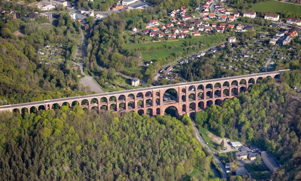 Aerial photograph Netzschkau - Viaduct of the railway bridge structure to route the railway tracks on street Brueckenstrasse in Netzschkau Vogtland in the state Saxony, Germany