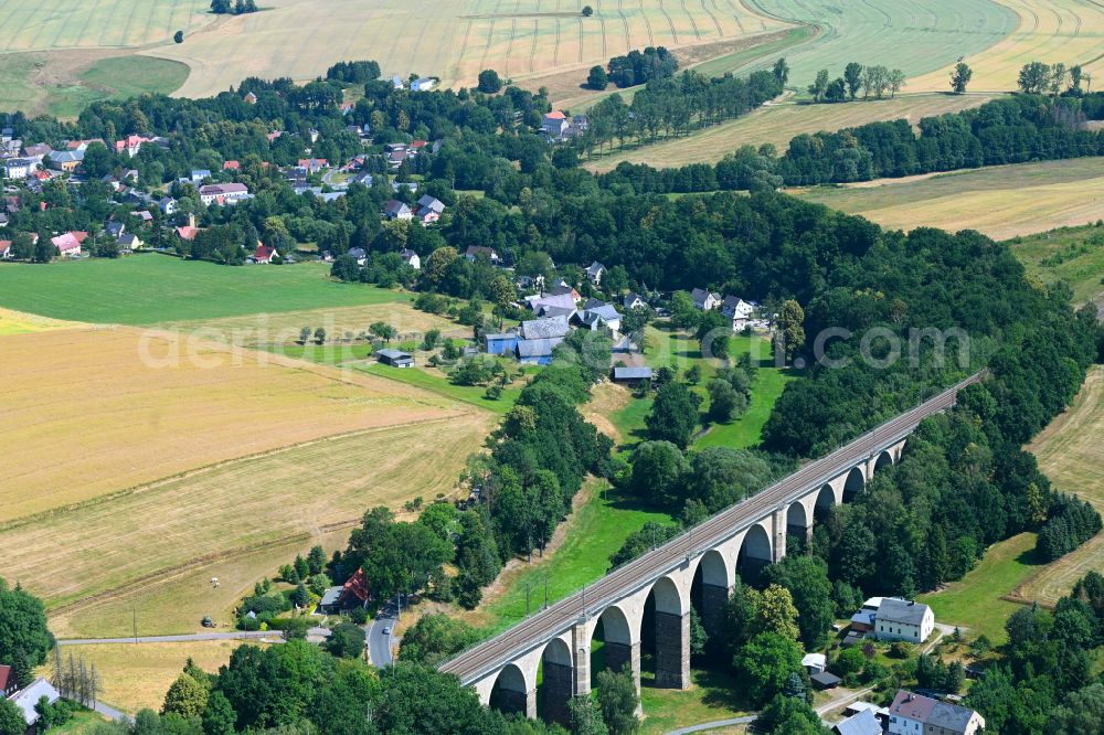 Aerial photograph Oberschöna - Viaduct of the railway bridge structure to route the railway tracks in the district Wegefarth in Oberschoena in the state Saxony, Germany