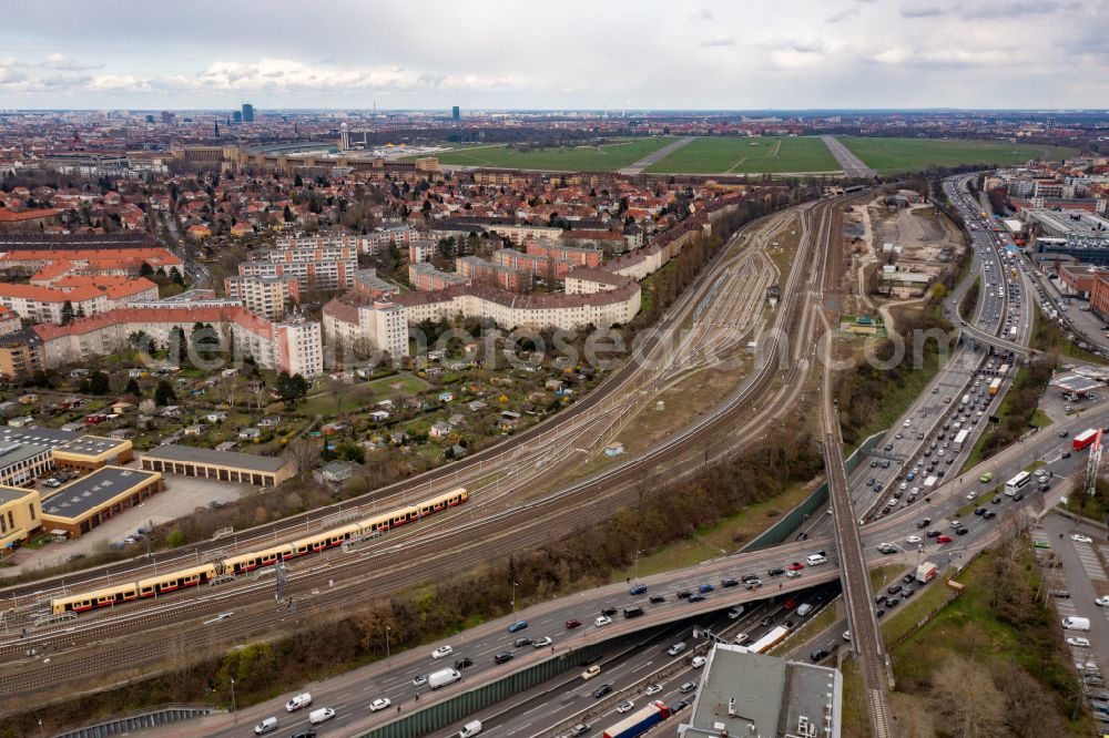 Aerial image Berlin - Viaduct of the expressway Autobahn A100 Sachsendamm in the district Schoeneberg in Berlin, Germany