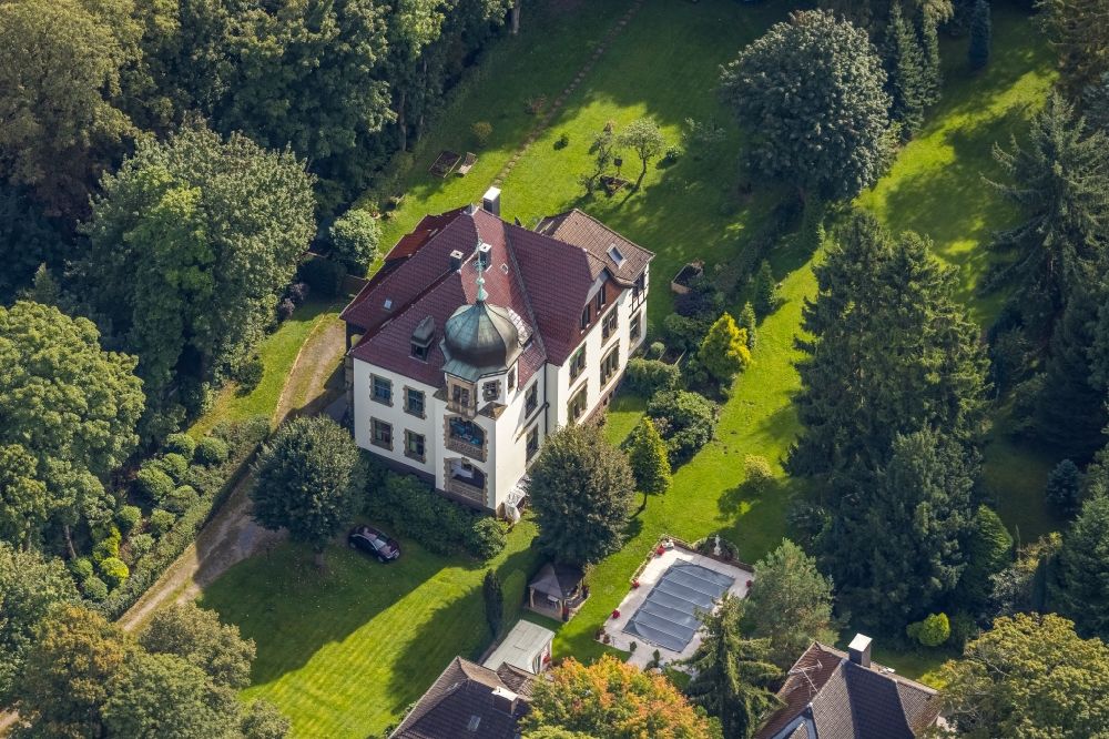 Gevelsberg from the bird's eye view: Luxury residential villa of single-family settlement on Hagener Strasse in the district Hageboelling in Gevelsberg in the state North Rhine-Westphalia, Germany