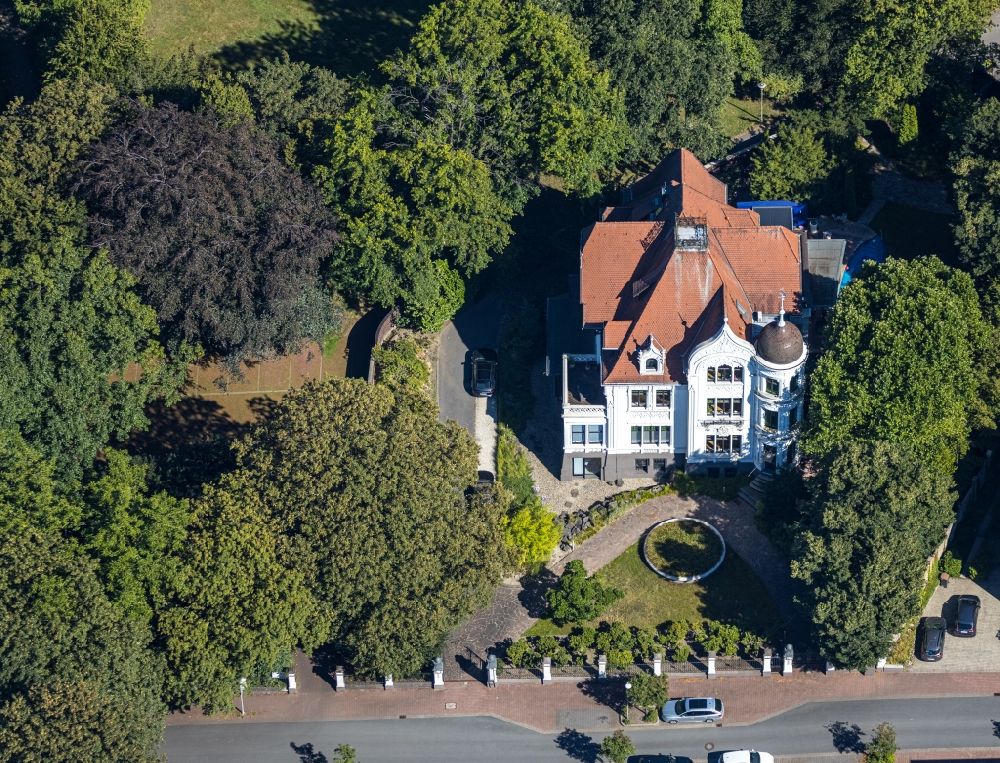 Bottrop from above - Luxury residential villa of single-family settlement Villa Dickmann in of Bogenstrasse in Bottrop in the state North Rhine-Westphalia, Germany