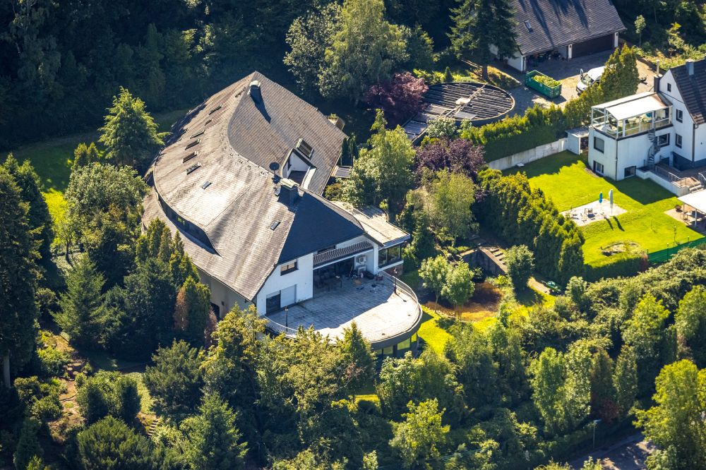 Aerial photograph Witten - Luxury residential villa of single-family settlement on street Am Schumacher in Witten at Ruhrgebiet in the state North Rhine-Westphalia, Germany