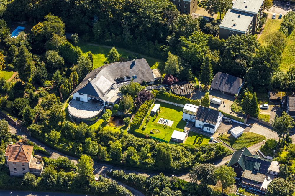 Witten from the bird's eye view: Luxury residential villa of single-family settlement on street Am Schumacher in Witten at Ruhrgebiet in the state North Rhine-Westphalia, Germany