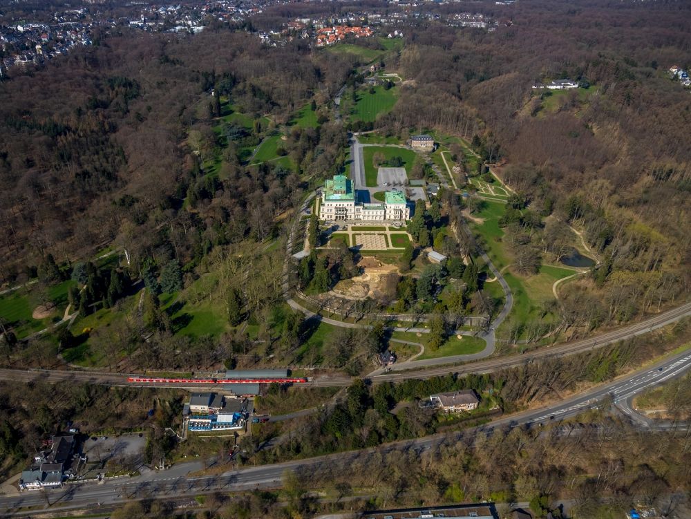 Aerial photograph Essen - Villa Huegel in the Bredeney district of Essen on the Huegelpark in the state of North Rhine-Westphalia - It was built by Alfred Krupp and is the former residential and representative house of the Krupp industrial family