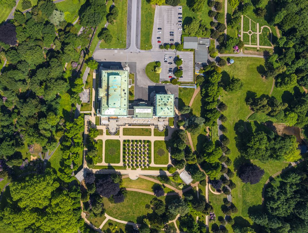 Aerial image Essen - Villa Huegel in the Bredeney district of Essen on the Huegelpark in the state of North Rhine-Westphalia - It was built by Alfred Krupp and is the former residential and representative house of the Krupp industrial family