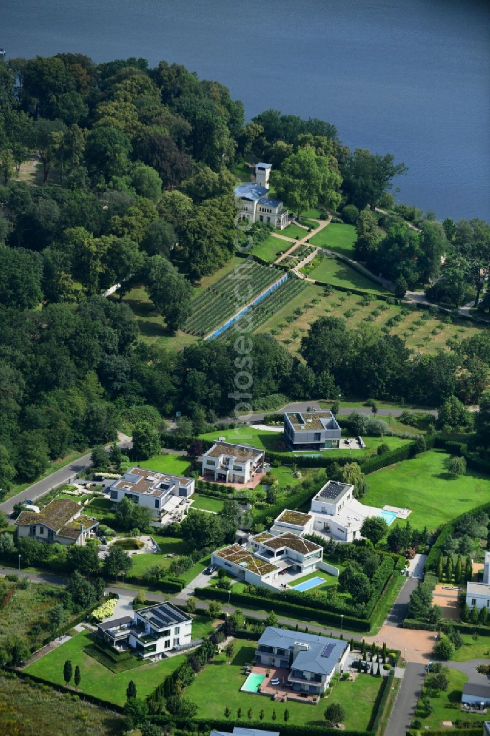 Potsdam from the bird's eye view: Luxury villa in residential area of single-family settlement in the district Nauener Vorstadt in Potsdam in the state Brandenburg, Germany