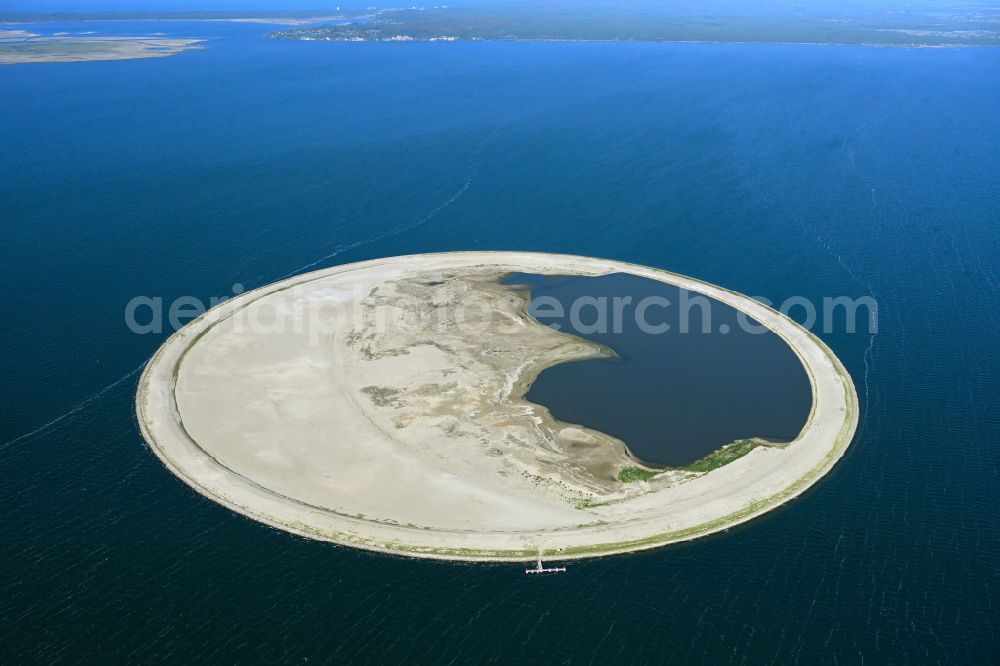 Aerial photograph Swinemünde - Circular bird protection island and intended biotope of Polish Society for the Protection of Birds (OTOP) on the water surface of the Szczecin Lagoon in Swinoujscie in West Pomeranian Voivodeship, Poland