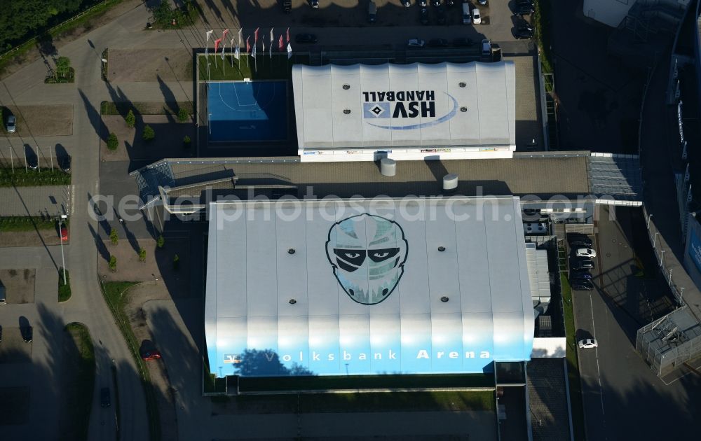 Aerial image Hamburg - The People's Bank Arena in Hamburg Altona in People's Park was opened in 2008. It includes an ice-ball and a sports hall and is located directly next to the O2 World Hamburg. The Hamburg Freezers and the HSV Handball training in the People's Bank Arena. They have their offices and their official fan shop. The operator of the facility is Anschutz Entertainment Group ( AEG ), a subsidiary of the Anschutz Corporation