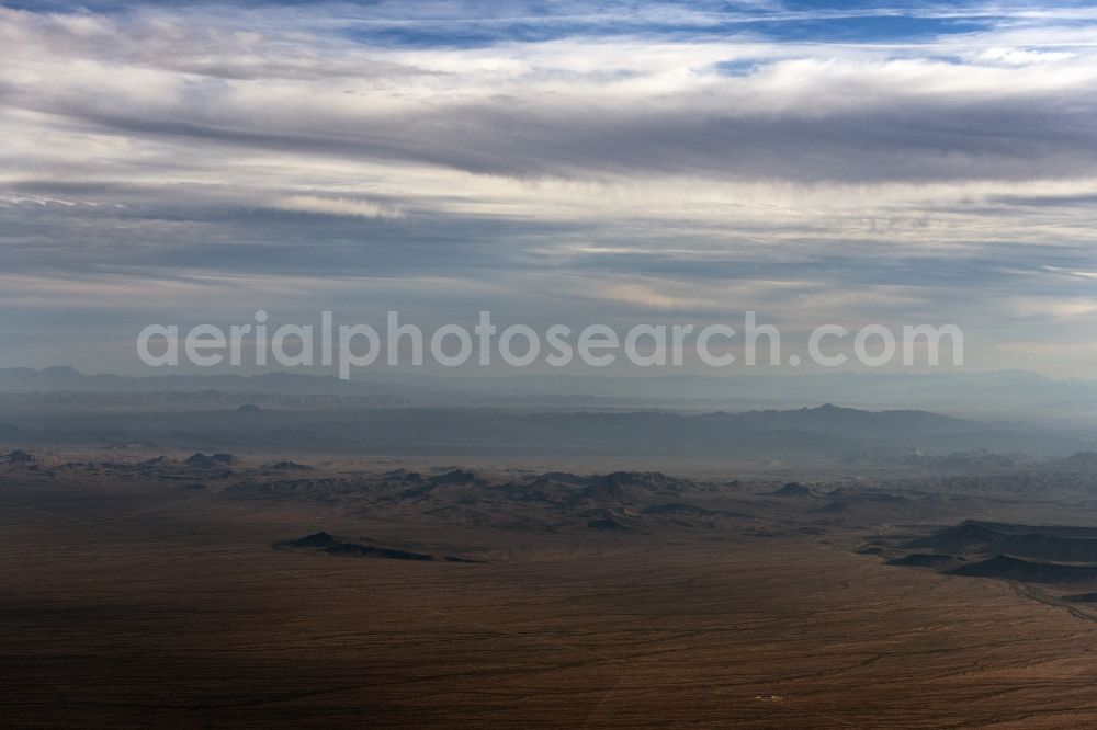 Aerial photograph Yucca - Valley landscape surrounded by mountains in Yucca in Arizona, United States of America