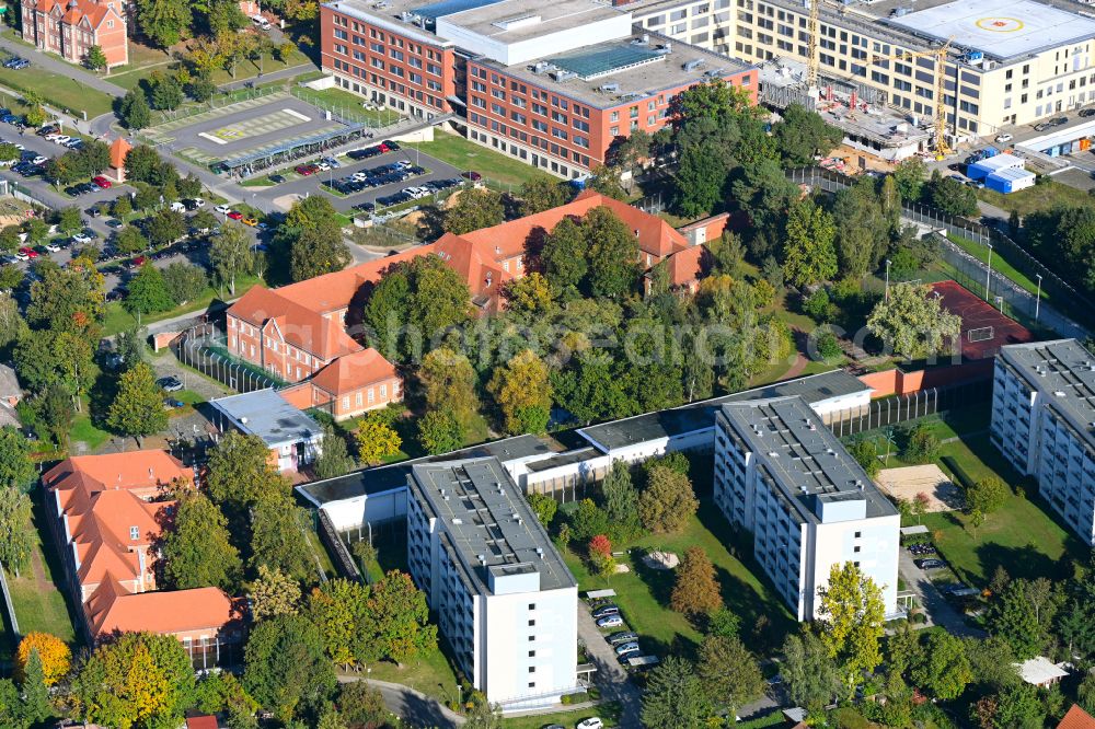 Aerial image Berlin - Surrounded by security fence premises of Forensic clinic Krankenhaus of Massregelvollzugs on street Lindenberger Weg in the district Buch in Berlin, Germany