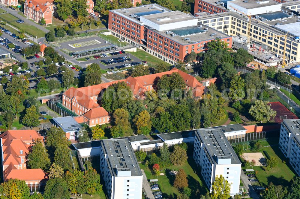 Aerial photograph Berlin - Surrounded by security fence premises of Forensic clinic Krankenhaus of Massregelvollzugs on street Lindenberger Weg in the district Buch in Berlin, Germany