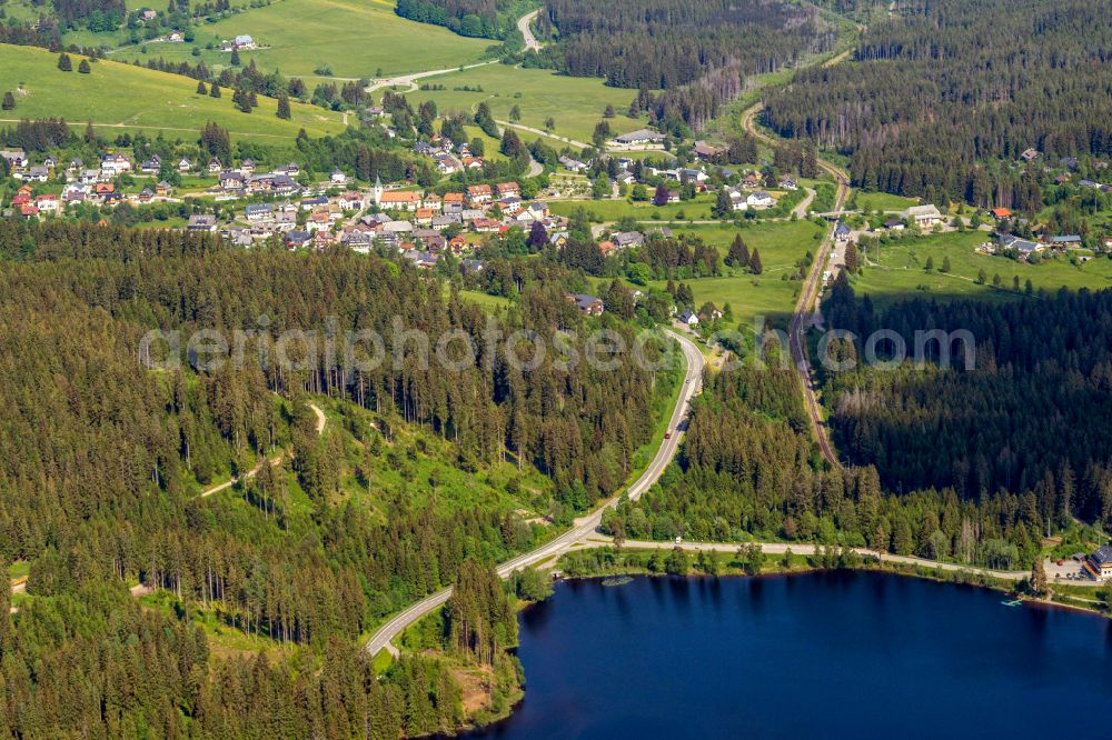 Altglashütten from the bird's eye view: Surrounded by forest and forest areas center of the streets and houses and residential areas in Altglashuetten in the state Baden-Wuerttemberg, Germany