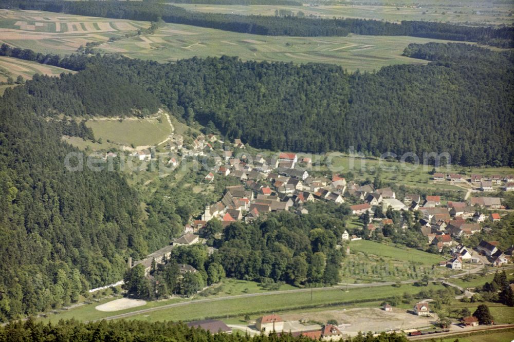 Aerial photograph Bad Imnau - Surrounded by forest and forest areas center of the streets and houses and residential areas in Bad Imnau in the state Baden-Wuerttemberg, Germany