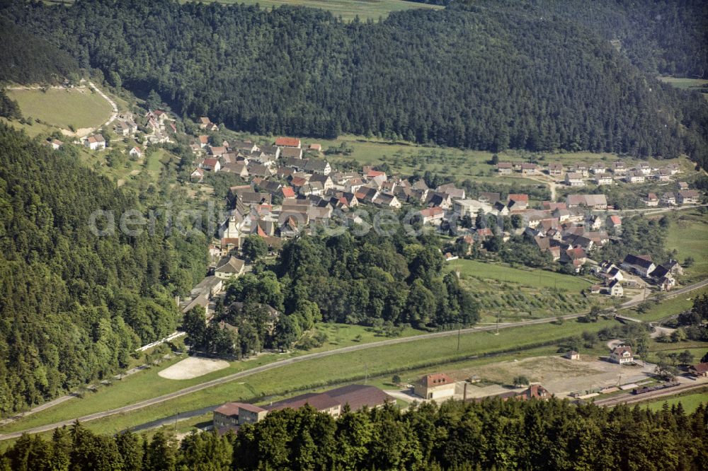 Bad Imnau from above - Surrounded by forest and forest areas center of the streets and houses and residential areas in Bad Imnau in the state Baden-Wuerttemberg, Germany