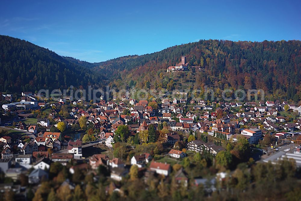 Aerial photograph Bad Liebenzell - Surrounded by forest and forest areas center of the streets and houses and residential areas in Bad Liebenzell in the state Baden-Wuerttemberg, Germany