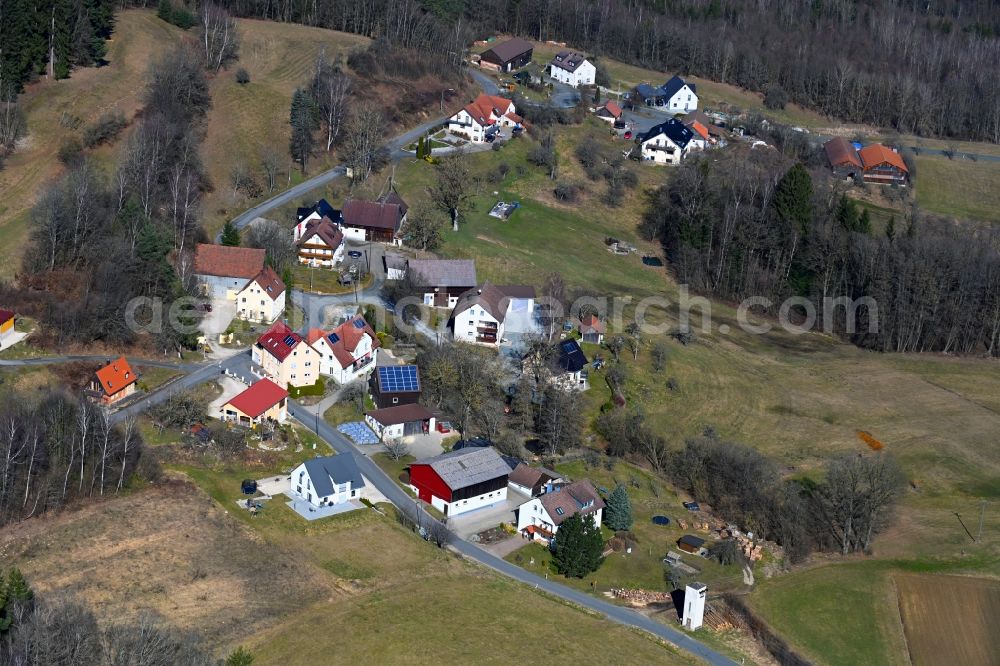 Eichig from the bird's eye view: Surrounded by forest and forest areas center of the streets and houses and residential areas in Eichig in the state Bavaria, Germany