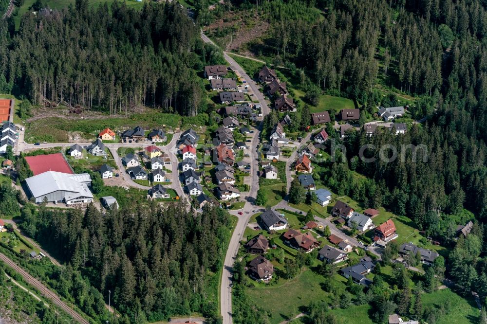 Aerial image Hinterzarten - Surrounded by forest and forest areas center of the streets and houses and residential areas in Hinterzarten in the state Baden-Wuerttemberg, Germany