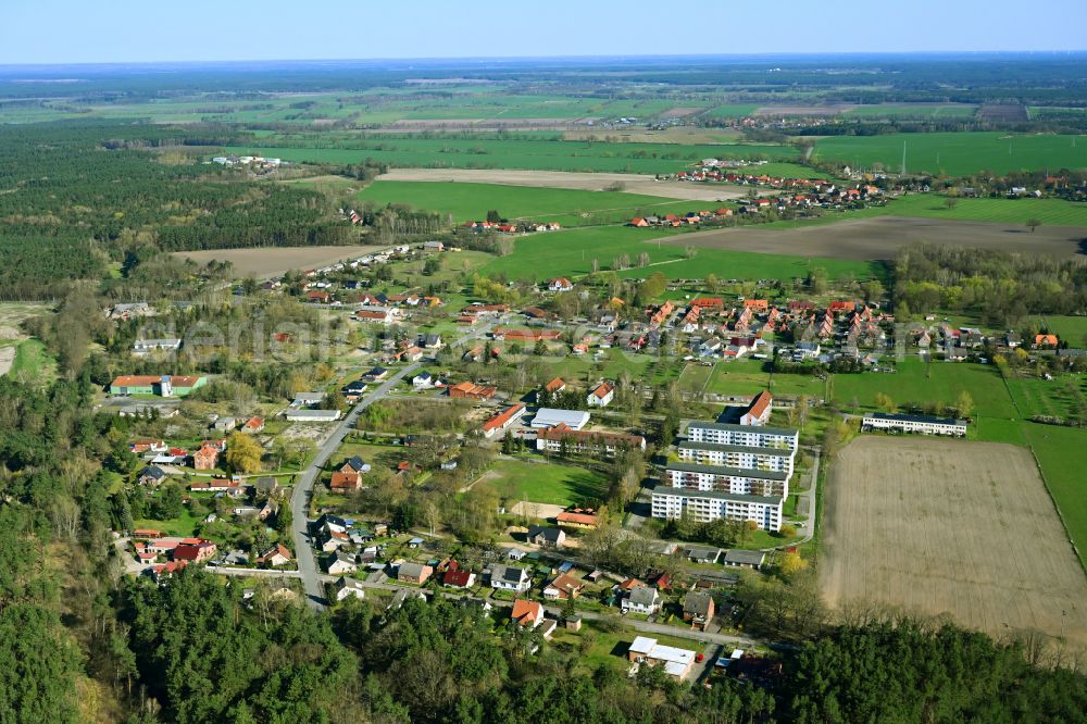 Aerial image Malliß - Surrounded by forest and forest areas center of the streets and houses and residential areas on street Schulstrasse in Malliss in the state Mecklenburg - Western Pomerania, Germany