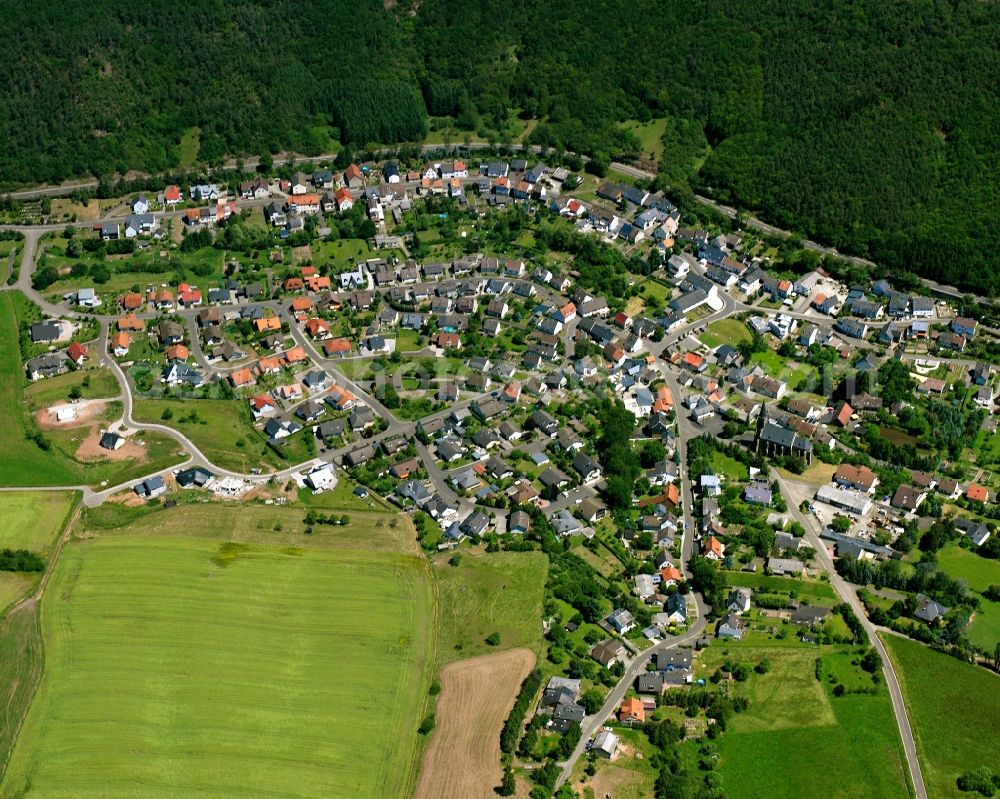 Aerial image Mittelreidenbach - Surrounded by forest and forest areas center of the streets and houses and residential areas in Mittelreidenbach in the state Rhineland-Palatinate, Germany