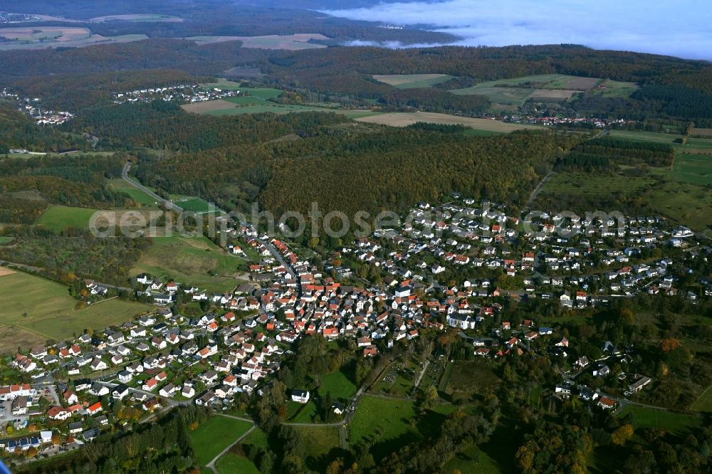 Aerial photograph Pfaffenwiesbach - Surrounded by forest and forest areas center of the streets and houses and residential areas in Pfaffenwiesbach in the state Hesse, Germany