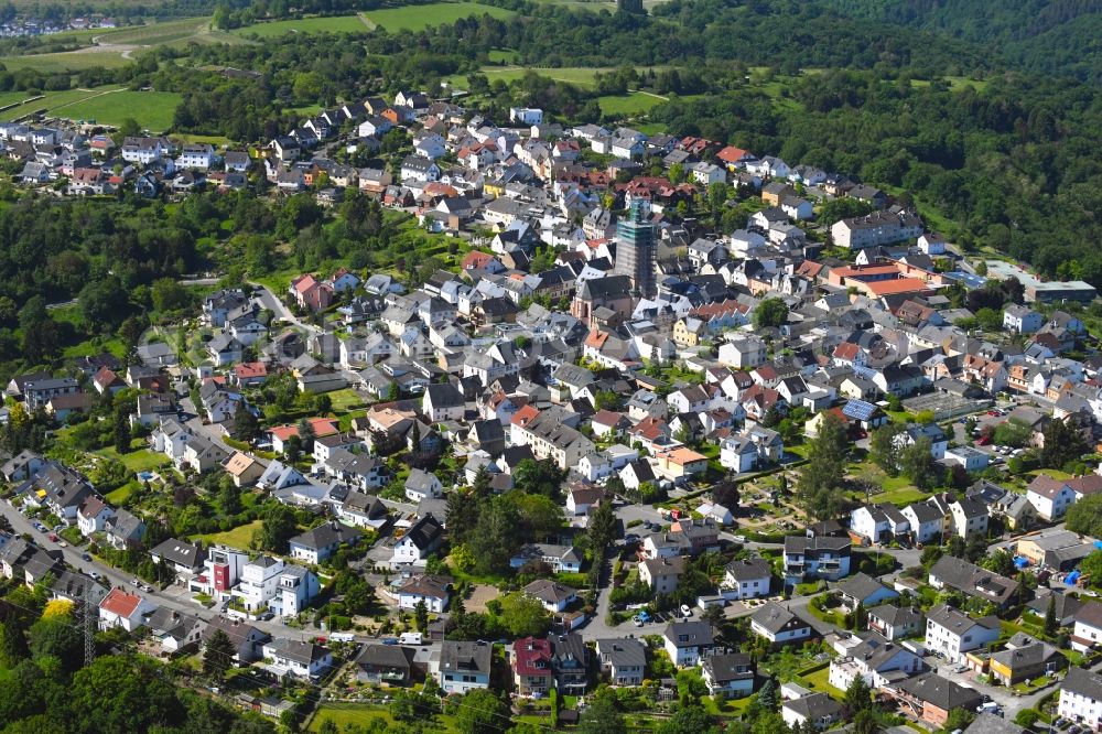 Aerial photograph Rauenthal - Surrounded by forest and forest areas center of the streets and houses and residential areas in Rauenthal in the state Hesse, Germany