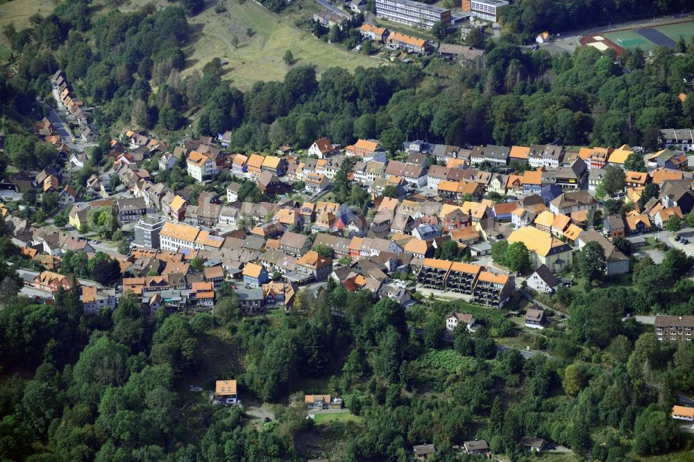 Aerial image Sankt Andreasberg - Surrounded by forest and forest areas center of the streets and houses and residential areas in Sankt Andreasberg in the state Lower Saxony, Germany
