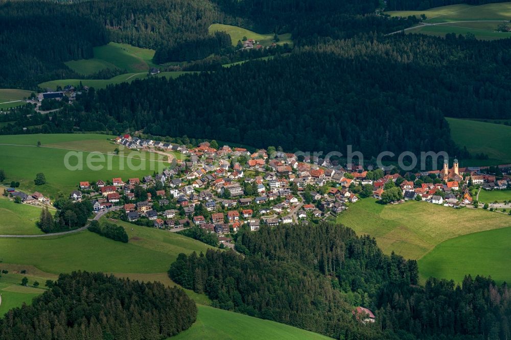 Sankt Märgen from the bird's eye view: Surrounded by forest and forest areas center of the streets and houses and residential areas in Sankt Maergen in the state Baden-Wuerttemberg, Germany