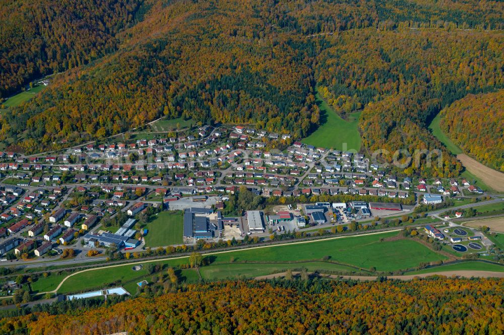 Aerial photograph Schelklingen - Surrounded by forest and forest areas center of the streets and houses and residential areas in Schelklingen in the state Baden-Wuerttemberg, Germany