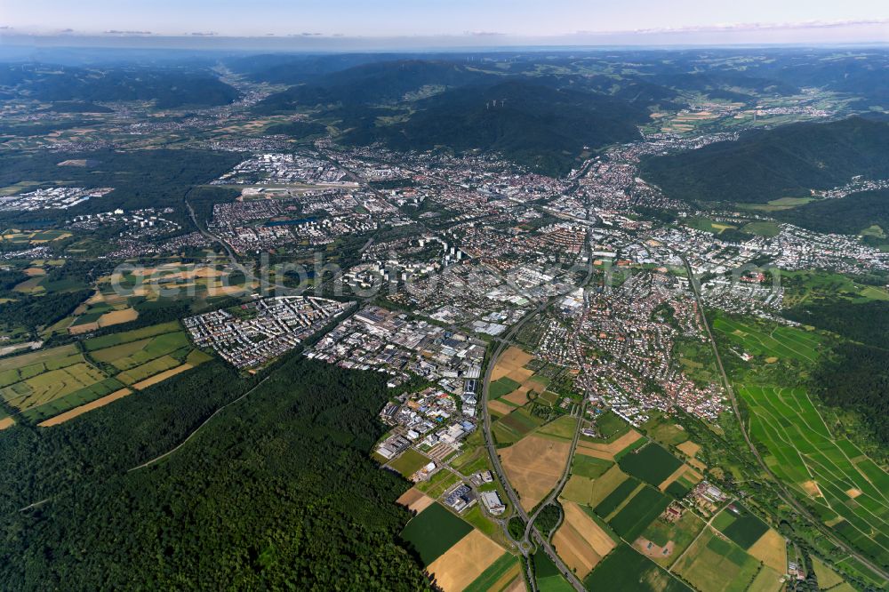 Aerial photograph Betzenhausen - Urban area with outskirts and inner city area surrounded by woodland and forest areas in Betzenhausen in the state Baden-Wuerttemberg, Germany