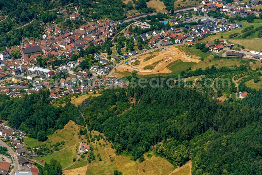Aerial photograph Oppenau - Urban area with outskirts and inner city area surrounded by woodland and forest areas in Oppenau in the state Baden-Wuerttemberg, Germany