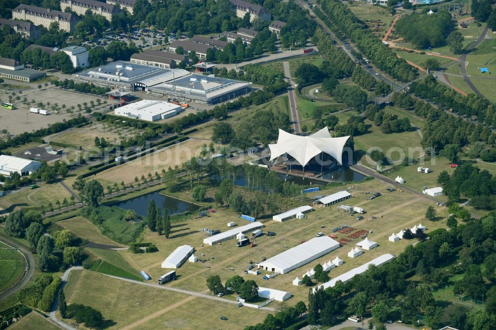 Aerial photograph Magdeburg - Organization of the Firmenstaffel in the park of the Elbauenpark in the district of Herrenkrug in Magdeburg in the federal state of Saxony-Anhalt, Germany