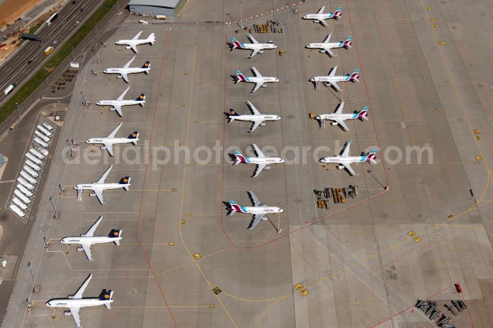 Stuttgart from the bird's eye view: Passenger aircraft parked due to the crisis and pandemic on the parking position - parking area at the airport in Stuttgart during the corona lockdown in the state Baden-Wuerttemberg, Germany