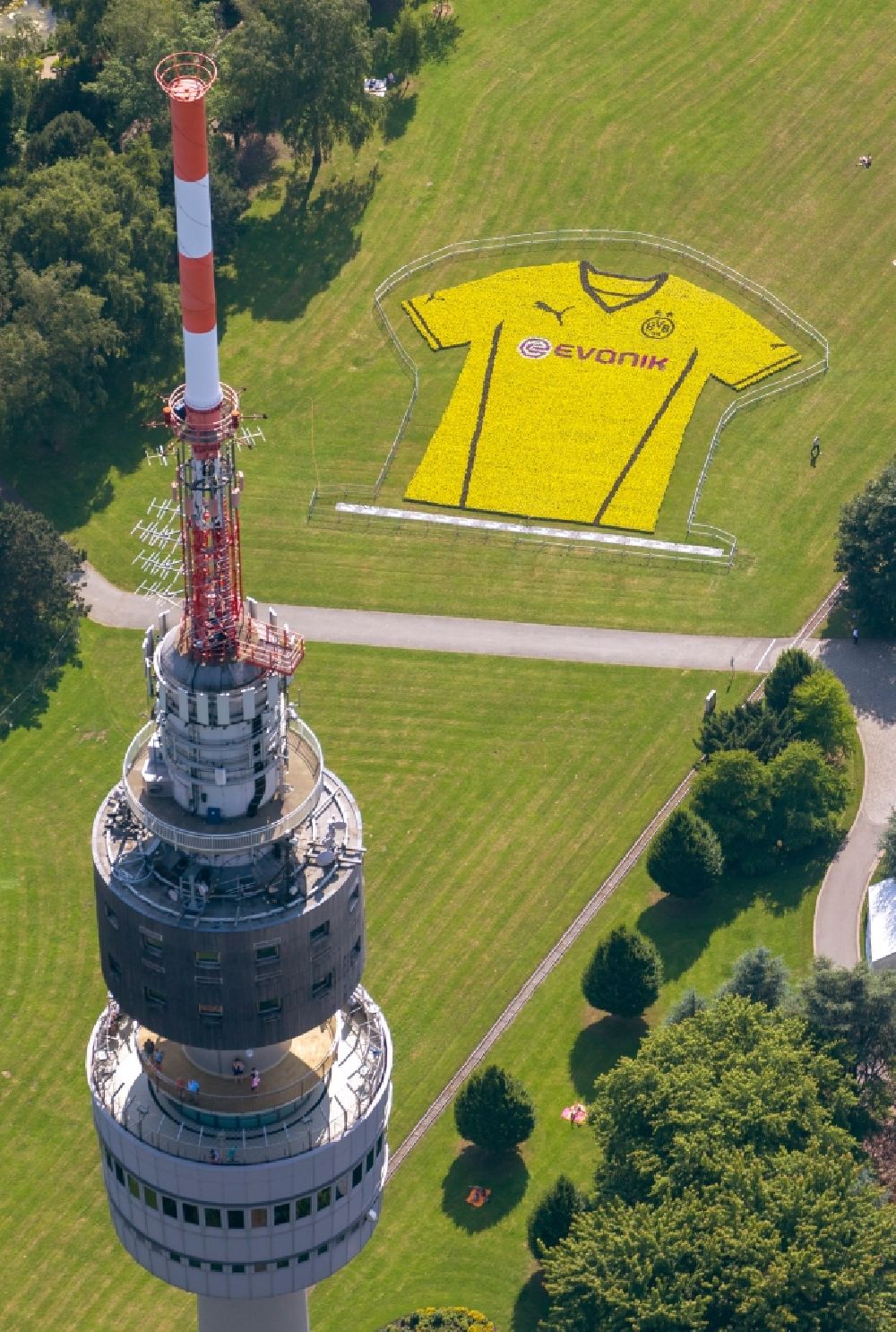 Aerial image Dortmund - Presentation of the new jerseys in Westphalia park with views over the television tower Florian in Dortmund in North Rhine-Westphalia