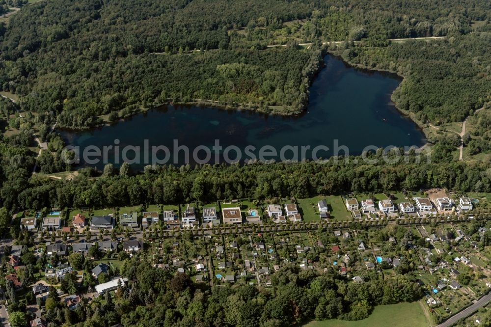 Markkleeberg from the bird's eye view: Forests on the shores of Lake Waldsee Lauer in Markkleeberg in the state Saxony, Germany