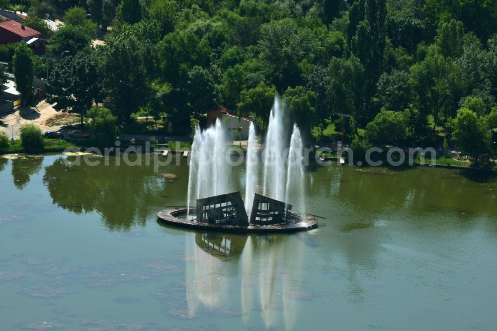 Bukarest from the bird's eye view: Water Fontaine in the lake Lacul Plumboita in the city center of the capital city of Bucharest in Romania