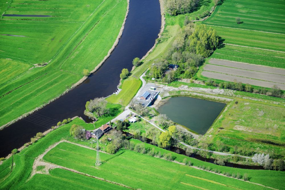 Aerial photograph Himmelpforten - Water pumping station Burgbeckkanal Schoepfwerk in Himmelpforten in the state Lower Saxony, Germany