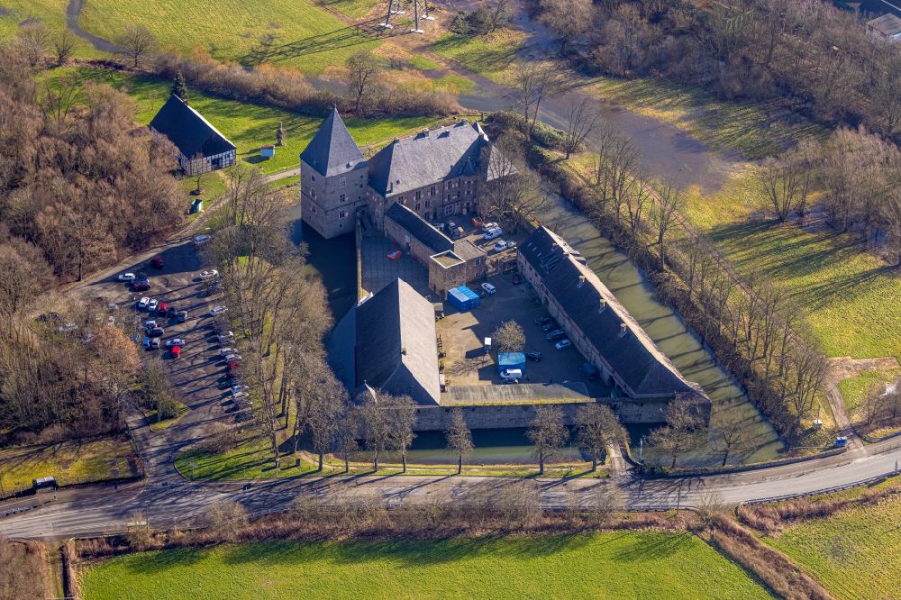 Aerial image Hattingen - Water castle Haus Kemnade on street An der Kemnade in Hattingen in the state of North Rhine-Westphalia