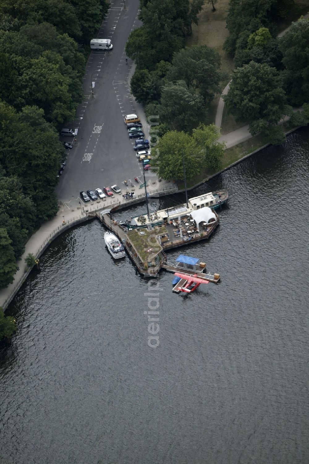 Aerial photograph Berlin - Seaplane landing area Air Service Berlin on the shores of the Isle of Youth Treptower Park in Berlin Treptow