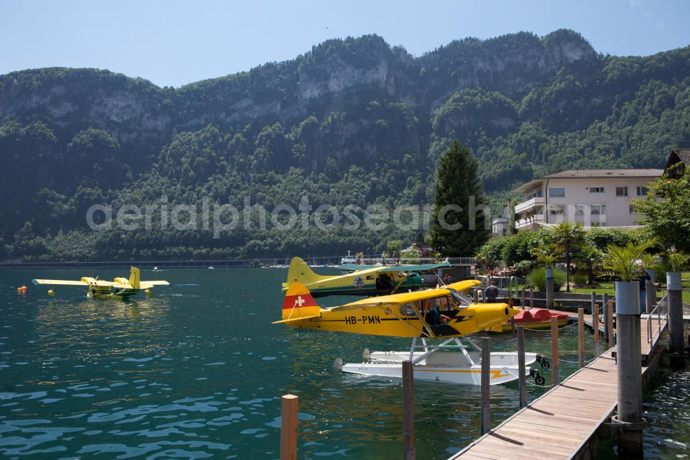 Aerial photograph Hergiswil - Wasserflugzeuge / Flugzeuge auf dem Vierwaldstättersee bei Hergiswil in der Schweiz. Hydroplanes / aircraft at the lake Vierwaldstaettersee Hergiswil in Switzerland.