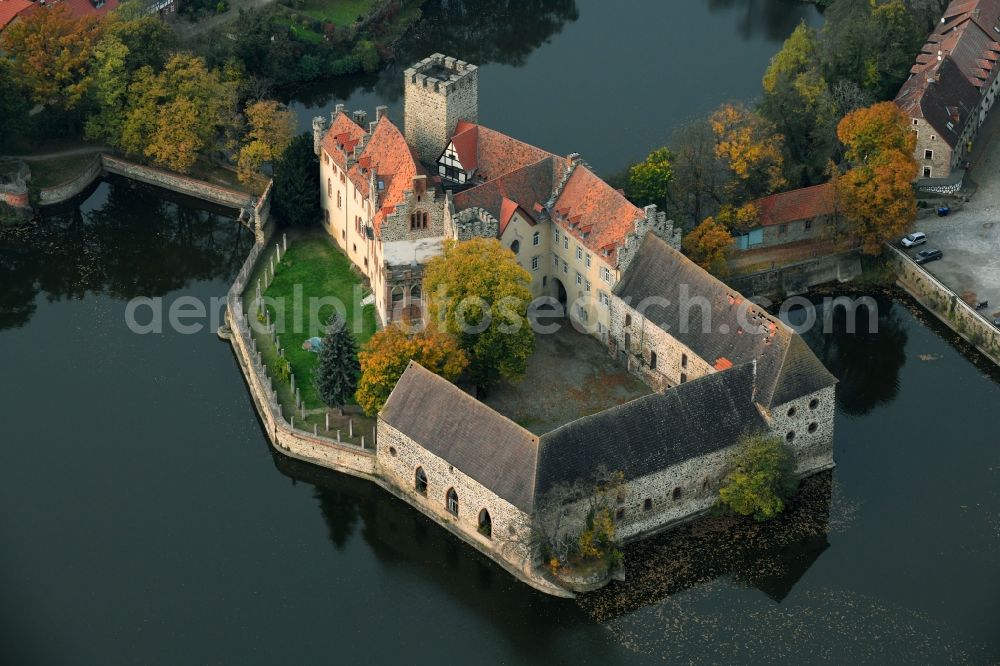 Flechtingen from the bird's eye view: Building and castle park systems of water castle Wasserschloss Flechtingen on Lindenplatz in Flechtingen in the state Saxony-Anhalt, Germany