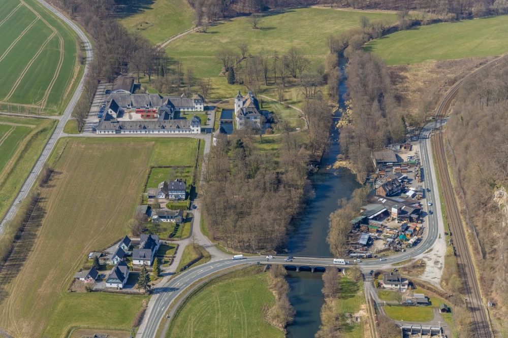 Aerial image Meschede - Building and castle park systems of water castle Laer in the district Enste in Meschede at Sauerland in the state North Rhine-Westphalia, Germany