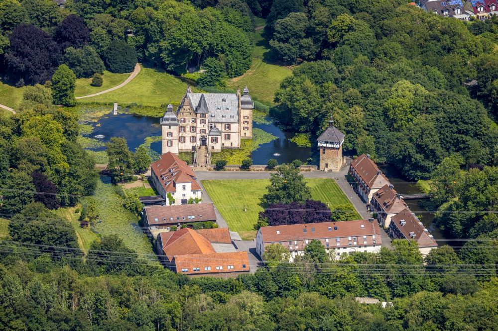 Bodelschwingh from above - Building and castle park systems of water castle Schloss Bodelschwingh in Bodelschwingh at Ruhrgebiet in the state North Rhine-Westphalia, Germany
