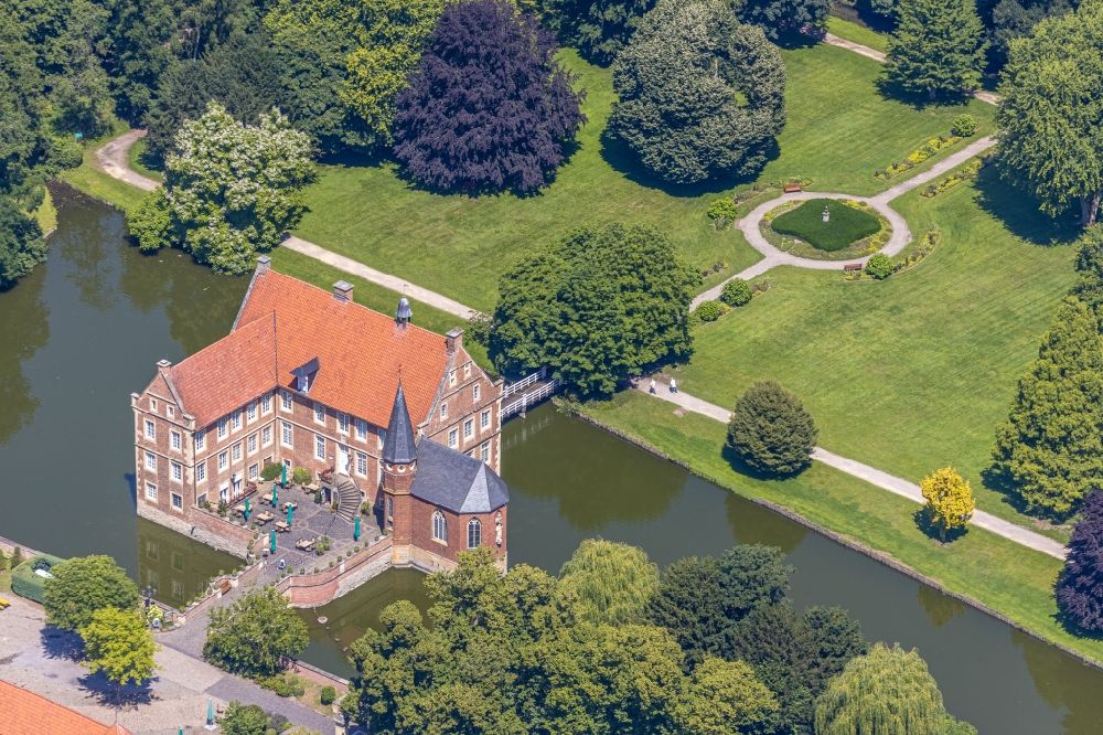 Aerial image Havixbeck - Building and castle park systems of water castle Burg Huelshoff in Havixbeck in the state North Rhine-Westphalia, Germany