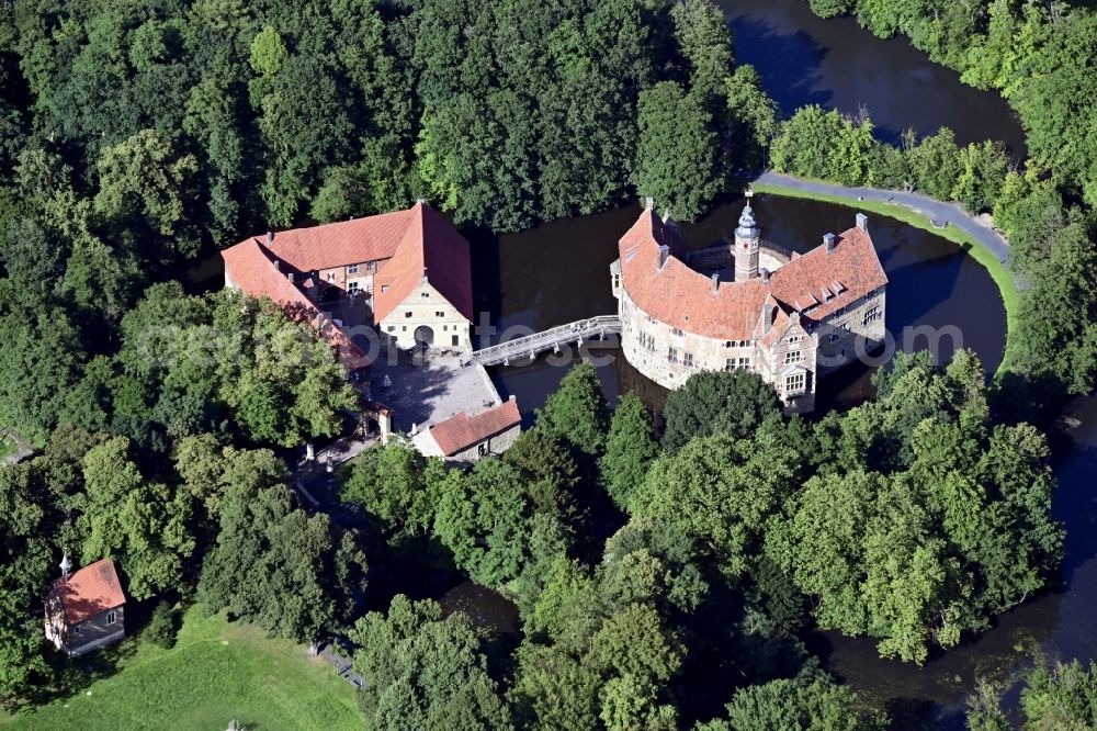 Lüdinghausen from above - Building and castle park systems of water castle Burg Vischering in Luedinghausen in the state North Rhine-Westphalia, Germany