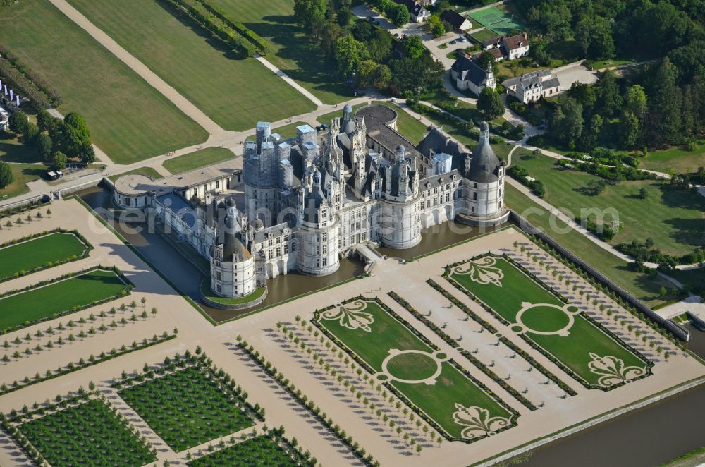Chambord from the bird's eye view: Building and castle park systems of water castle Chateau de Chambord on street Le Chateau in Chambord in Centre-Val de Loire, France