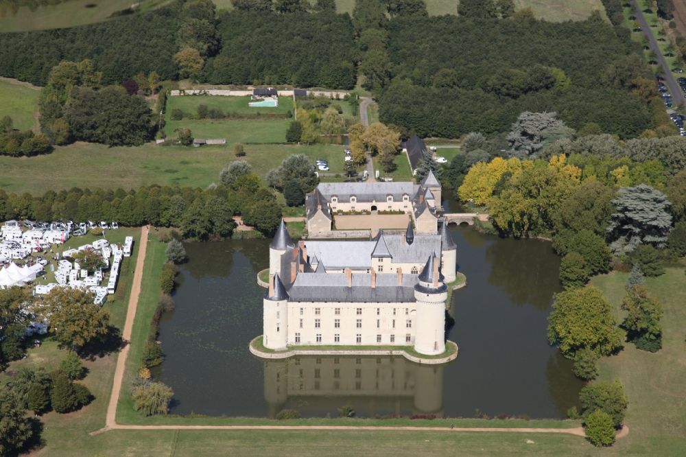 Aerial photograph Ecuille - Building and castle park systems of water castle Chateau du Plessis bourre in Ecuille in Pays de la Loire, France. The feudal dwelling was completed within five years in the outgoing Middle Ages and presents itself virtually unchanged to the visitor of today. The builder was Jean Bourre