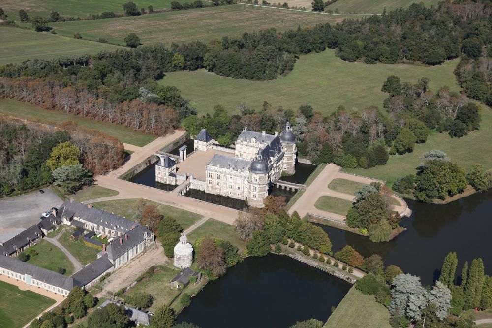 Saint-Georges-sur-Loire from the bird's eye view: Building and castle park systems of water castle Chateau de Serrant in Saint-Georges-sur-Loire in Pays de la Loire, France. An important and symbolic work of renaissance architecture
