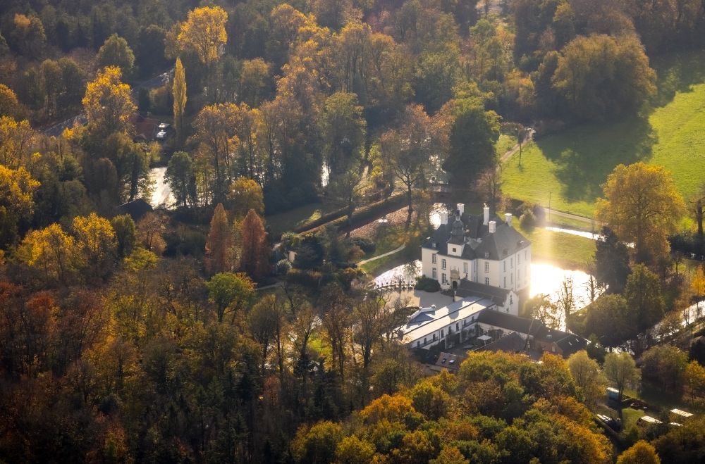 Aerial image Hünxe - Building and castle park systems of water, castle Gartrop in Huenxe in the state North Rhine-Westphalia, Germany